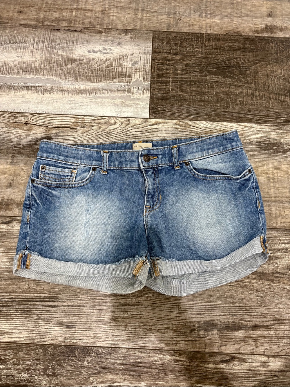 GAP Women's Light Wash Rolled-Hem Denim Shorts